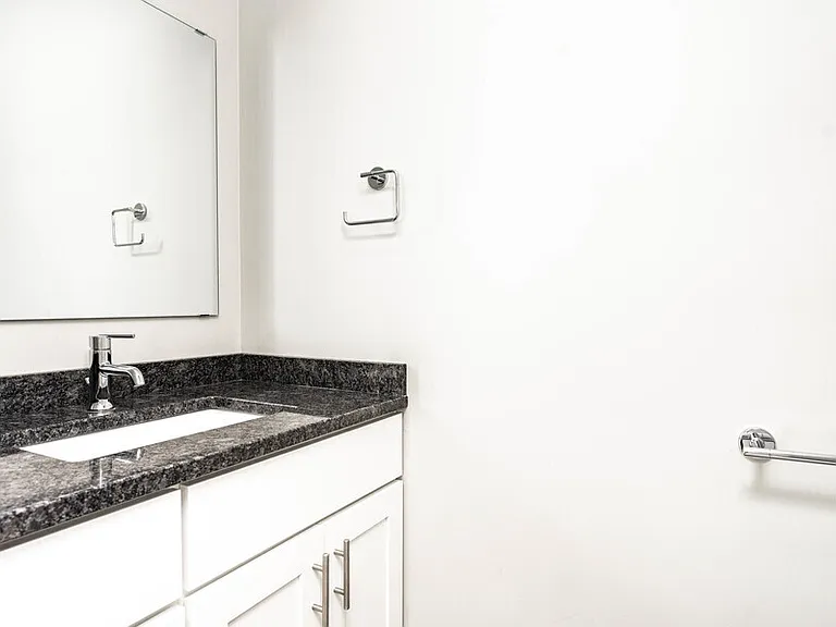 1631 E 4th St #1 — Photo 7