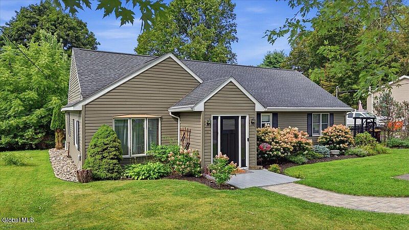 5th image of 14 Clover Avenue
