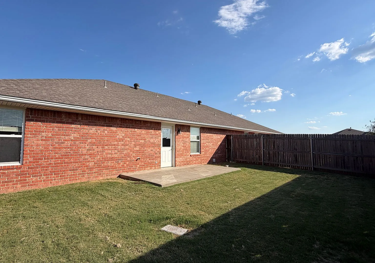 Charming 3 Bedroom, 2 Bathroom Duplex on Cul-de-Sac in Shawnee! — Photo 2