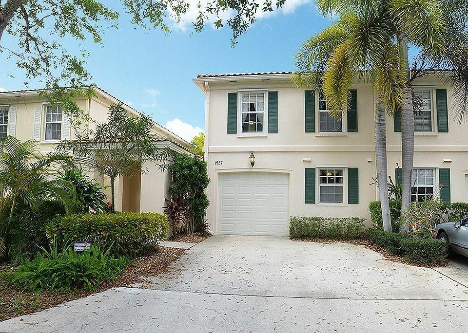 Home For Sale In Riverwalk