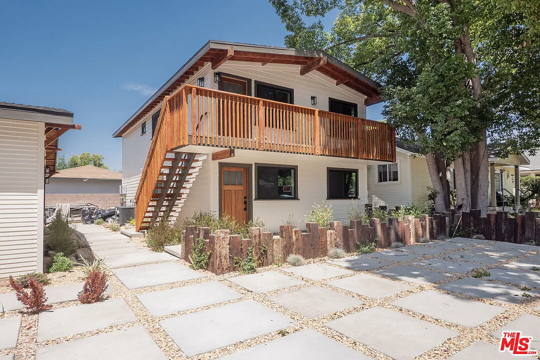 3 bed, 2.0 bath, 1000 sqft, $2,850 — Photo 3