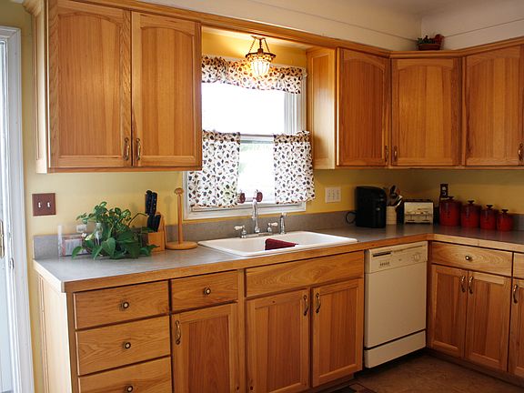 3rd image of 149 E Main St