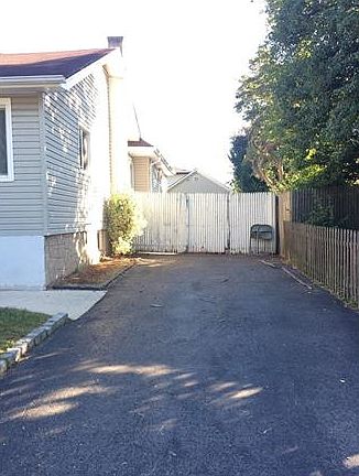 5th image of 164 Joseph St
