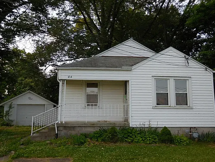 3 bed, 664 sqft, $650 — Photo 1
