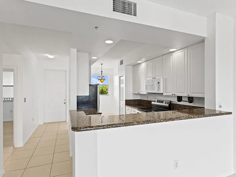 27 Royal Palm Way #503 — Photo 11