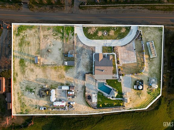 3rd image of 14410 Round Mountain Rd