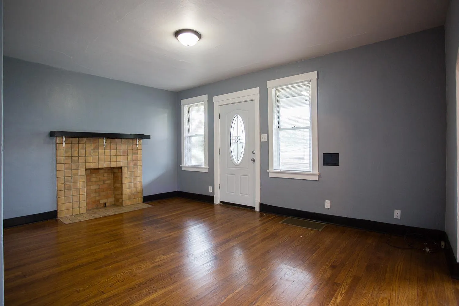 3 bed, 1.5 bath, 2000 sqft, $1,800 — Photo 3
