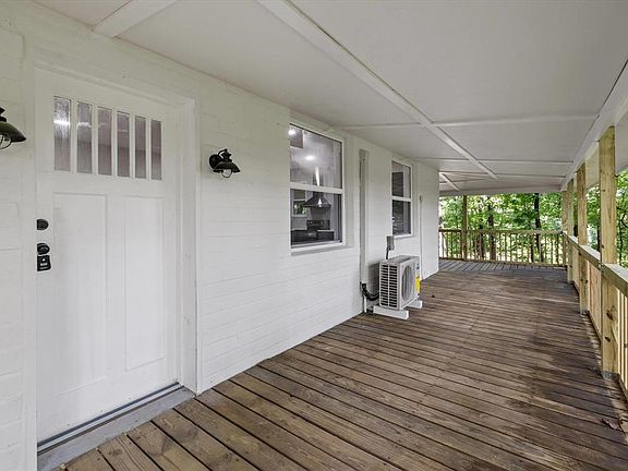 3rd image of 210 Clubhouse Ln