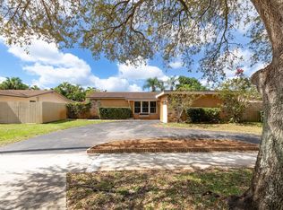 700 N Douglas Rd, Hollywood, FL 33024