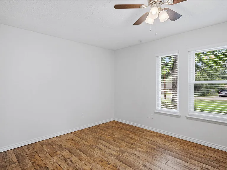 182 Greenleaf Ln — Photo 16