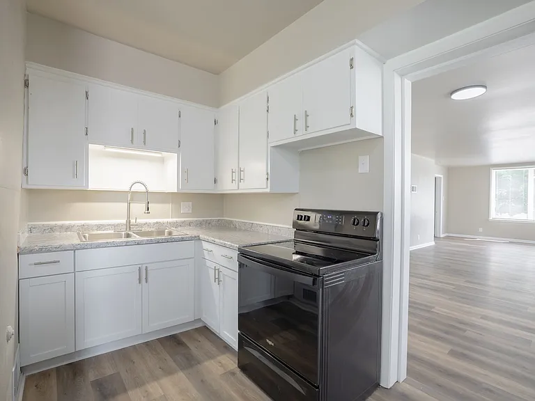 149 W 2nd St — Photo 13