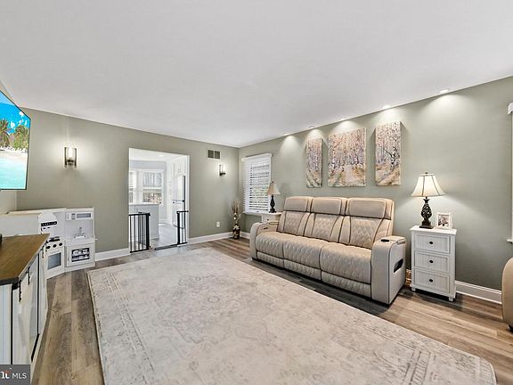 5th image of 13 Silver Lake Dr
