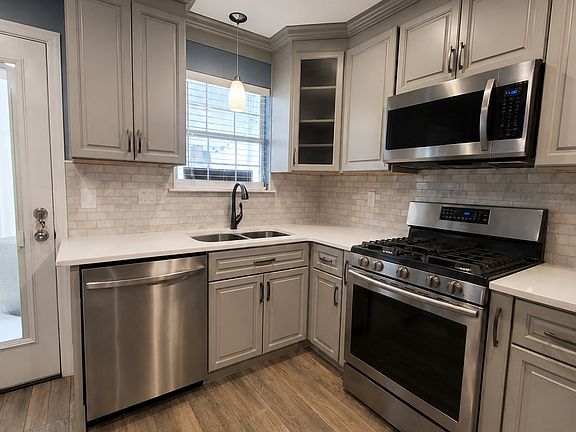 5th image of 1350 Gates Dr SE