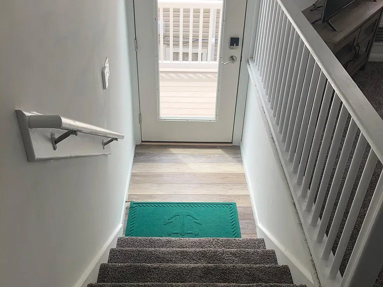 215 Simpson Ave — Photo 4