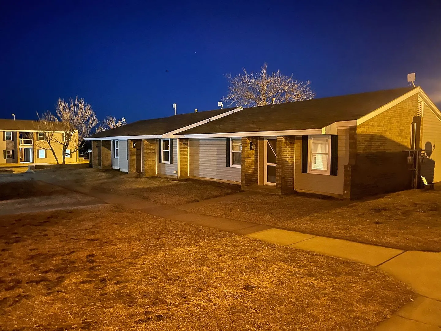 Shamrock Apartments — Photo 3