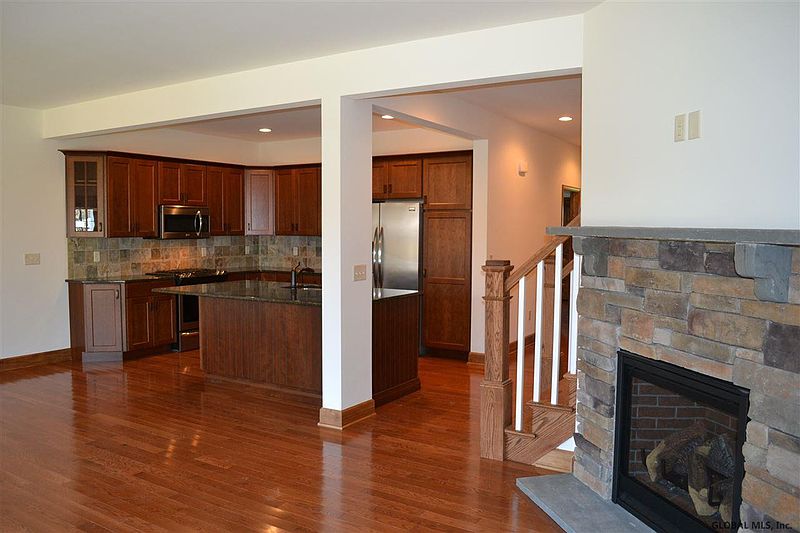 2nd image of 4913 #5 LAKE SHORE Drive