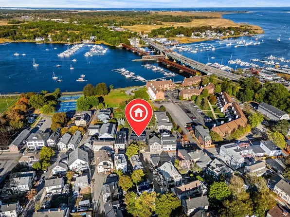 158 Merrimac St APT 3, Newburyport, MA 01950