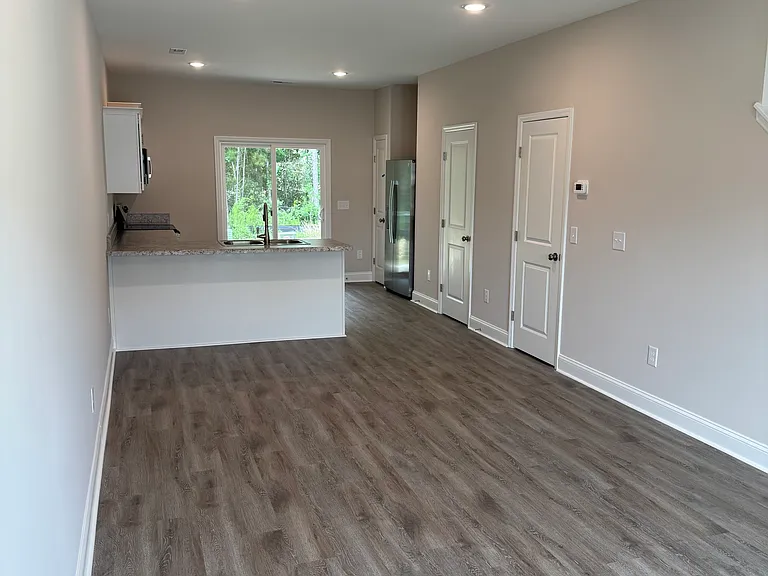 106 Loren Rd — Photo 1