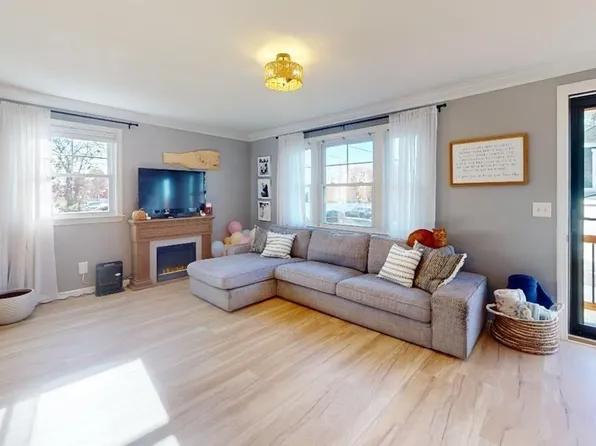 68 Beverly St, North Andover, MA 01845