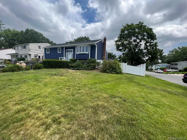 48 Franco Avenue, Selden, NY 11784