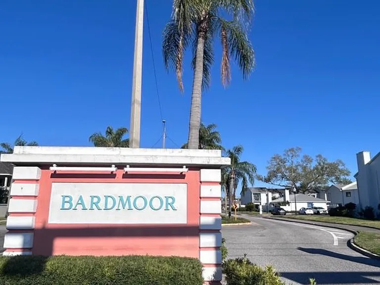 8800 Bardmoor Blvd #20 — Photo 1