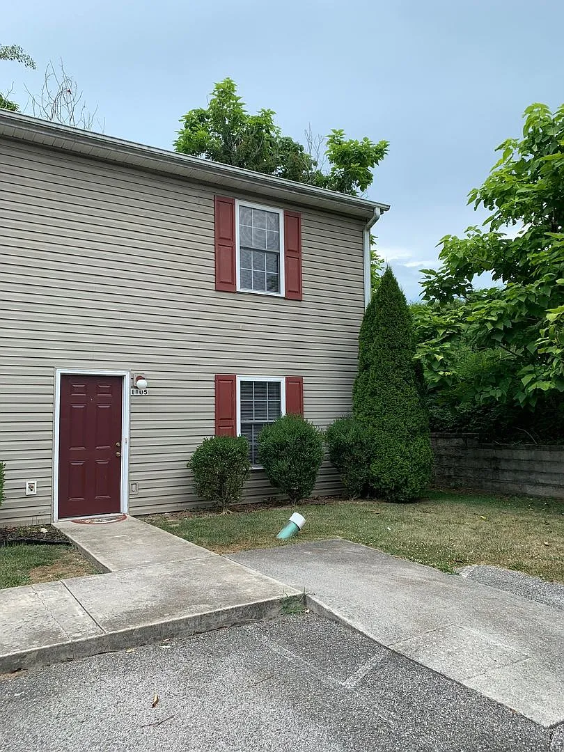 2 Bedroom 2 Bath Townhouse — Photo 3