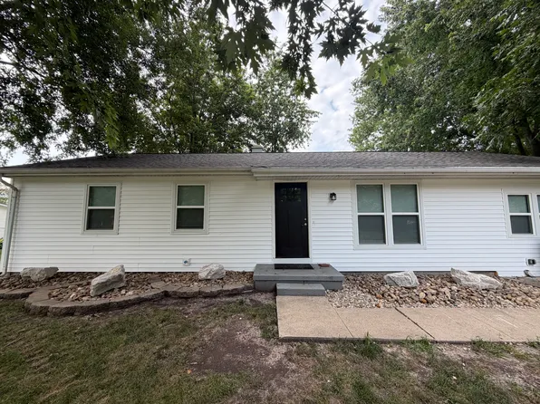 106 W Oak St, New Baden, IL 62265