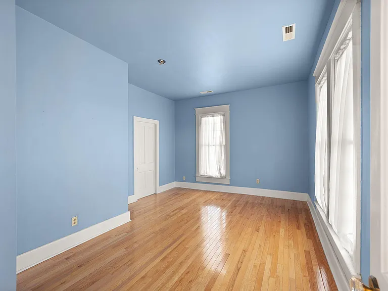 406 N Main St — Photo 45