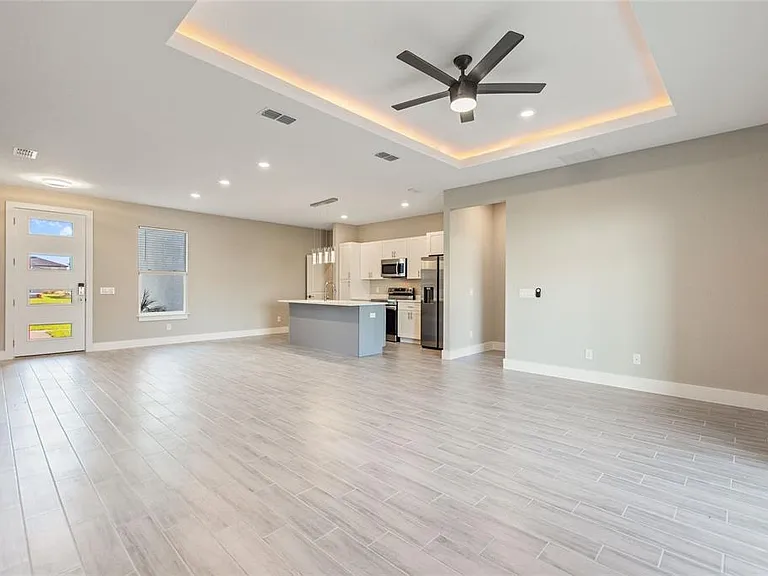 119 Tulip Ln — Photo 6