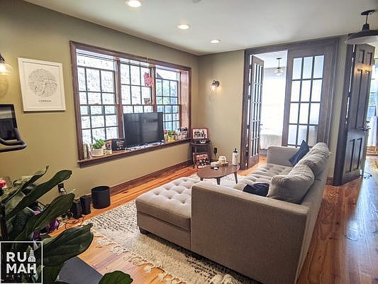 2nd image of 66 Newel St #4C
