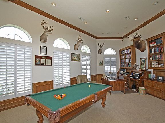 This gameroom / study is large enough (29x15) to accommodate a pool table 
