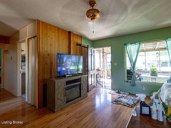5th image of 311 Meadowood Rd