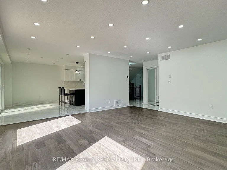 505 Bridlewreath Ct #UPPER LVL — Photo 16