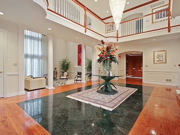 Grand 2-Story Foyer