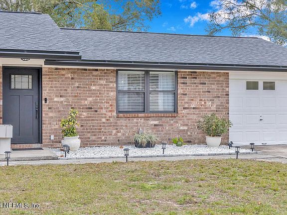 3rd image of 995 DOSHIRE Drive