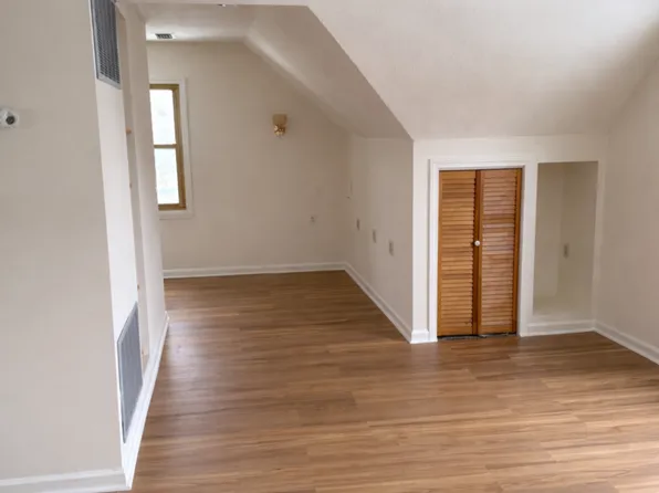 25 Lawndale Ave APT 3, Bristol, CT 06010