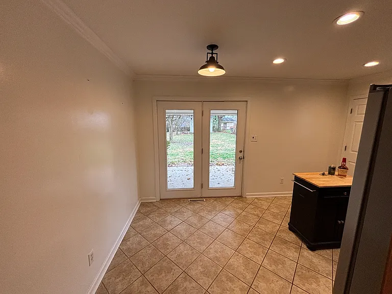 3564 Camelot Dr — Photo 8
