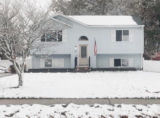 54 Cottonwood Ln, Uncasville, CT 06382