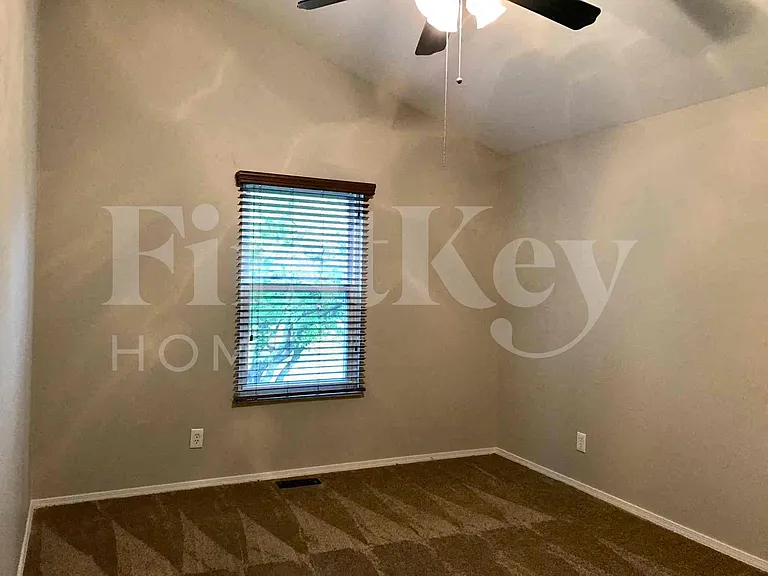1037 Pegasus Cir — Photo 19