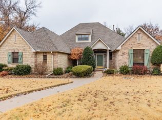 909 Huntsman Rd, Edmond, OK 73003