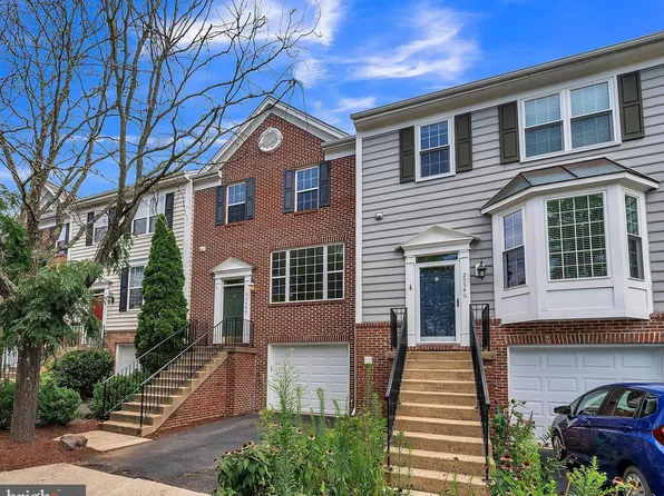 25544 Heyer Sq, Chantilly, VA 20152