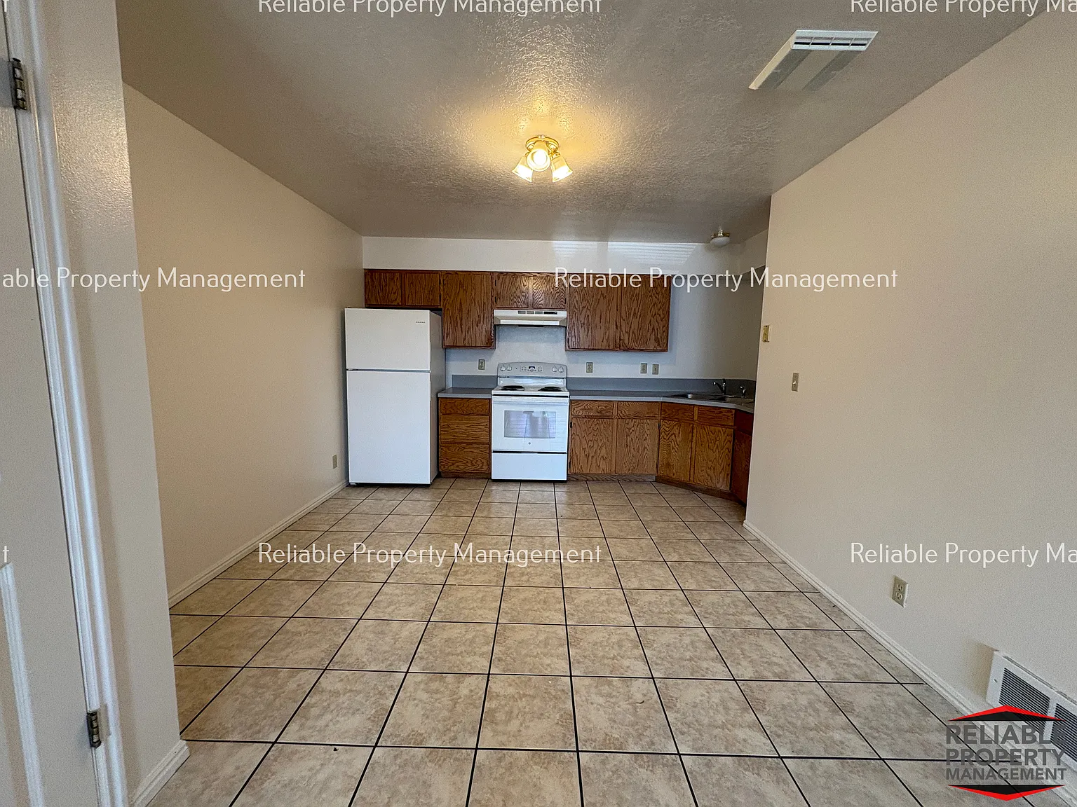 3 bed, 950 sqft, $1,095 — Photo 3