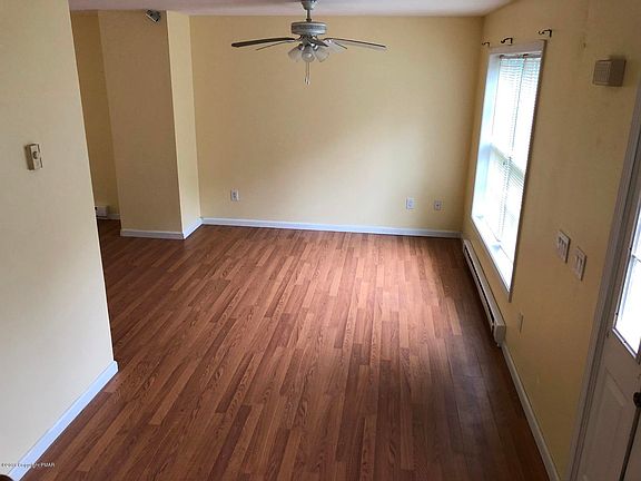 3rd image of 233 Greenbriar Cir