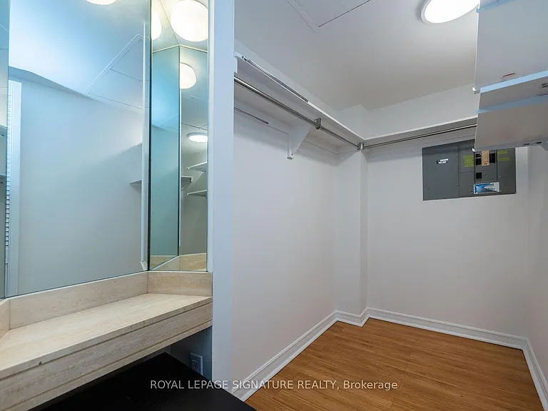 65 Harbour Sq #2109 — Photo 22