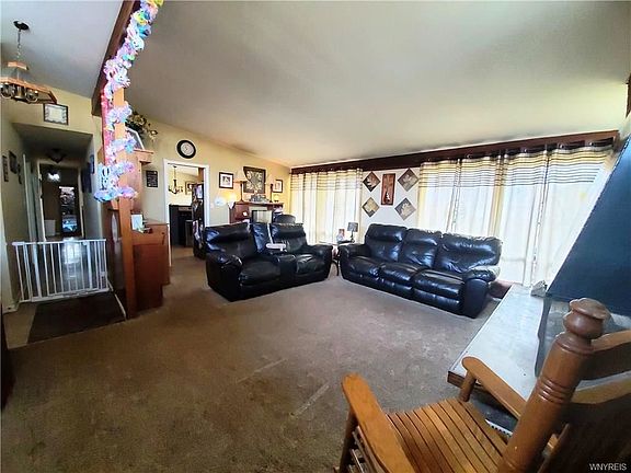 3rd image of 1965 Hanley Dr