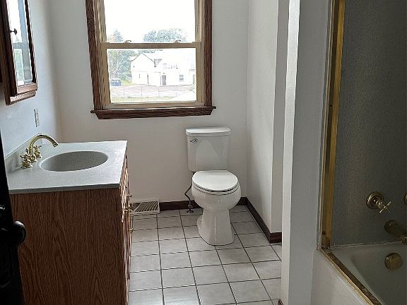 5th image of 23 S Washington St