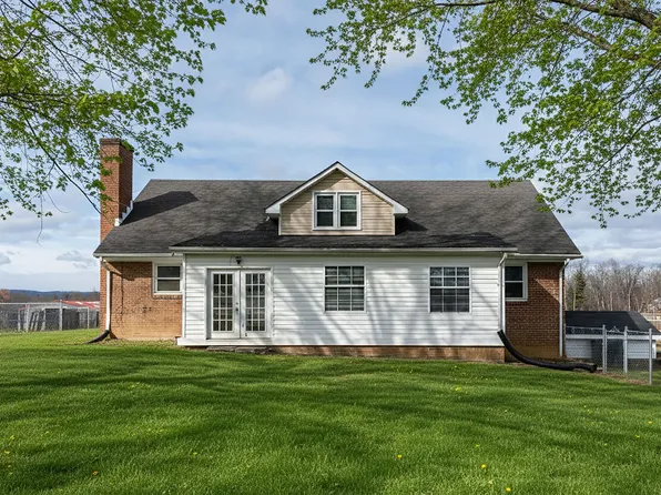 14 Hughes Ln, Stuarts Draft, VA 24477