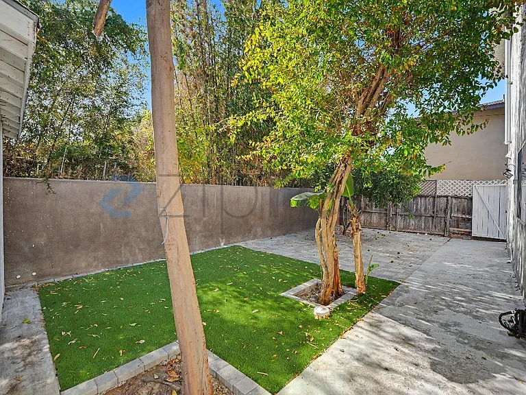 927 Freeman Ave — Photo 25