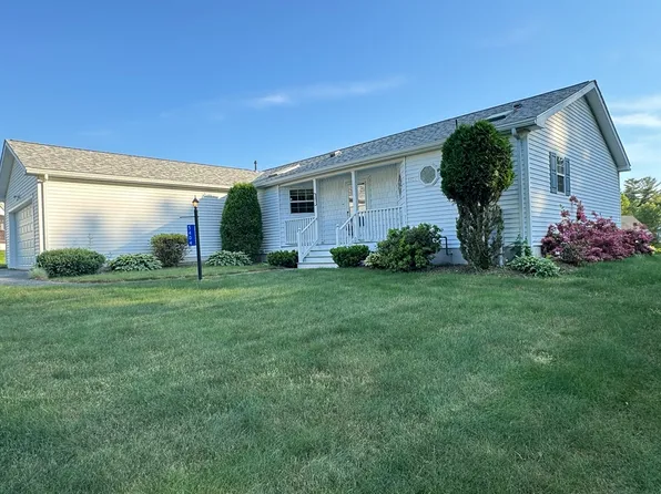 5404 Oak Point Dr, Middleboro, MA 02346