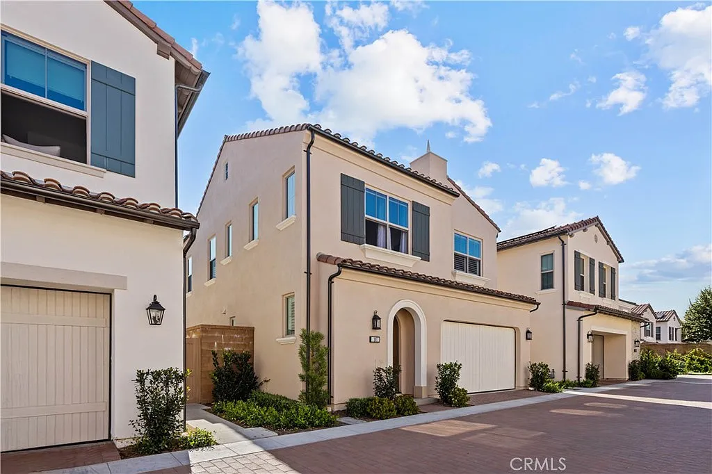 3 bed, 2.5 bath, 2133 sqft, $7,800 — Photo 4